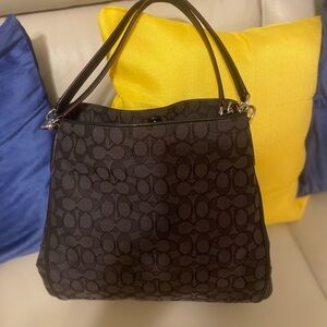 Coach Outline Signature Phoebe Shoulder Bag